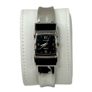 Vernier Quartz Working Watch Clamper Bangle Style